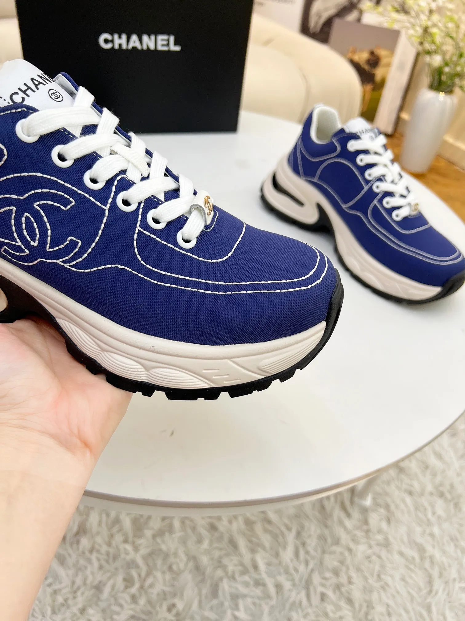 👟👟Ex-factory price 500👟👟 Cloth CHANEL 25C new casual shoes for early spring vacation. A pair of comfortable shoes can reduce the fatigue on your feet. The new style is very versatile, whether it is daily wear or a sister party. It can be easily used for commuting in the workplace, outdoor sports and various occasions. It can increase the height, straighten the legs, modify the shape of the feet, is comfortable and comfortable without rubbing the feet, and has good breathability. It can also be worn in summer. Office workers can also easily own it when wearing it. The fabric is pebbled cowhide + plaid pad to show off sheepskin. The original open-molded rubber foam outsole! size: 35-40 (41 customized, non-refundable and non-exchangeable)